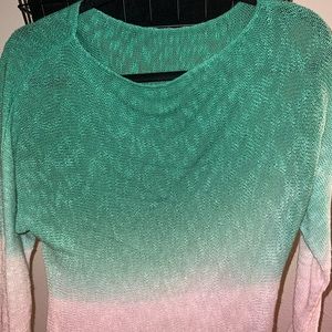 Small two tone sweater, thin material